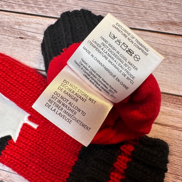 🇨🇦 NWT Hudson’s Bay x Team Canada Red Mittens (S/M) – Olympic Edition - Picture 7 of 8